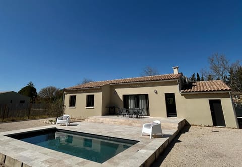 Swimming pool, sunbed