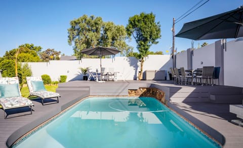 Pool view, Swimming pool, sunbed