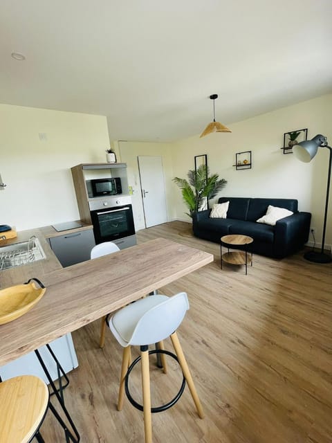 Kitchen or kitchenette, Living room, Seating area