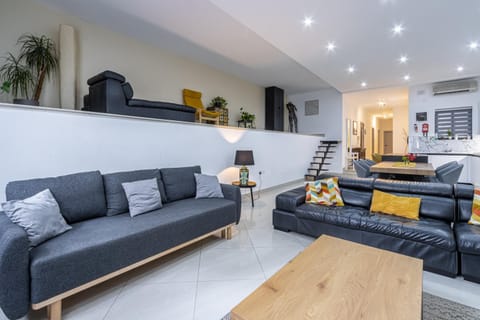 Game Room, Library, Living room, Seating area
