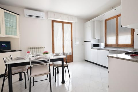 Kitchen or kitchenette, kitchen, kitchen