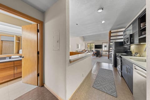 Palisades Tahoe Lodge Rentals Studio Loft #356 Apartment in Palisades Tahoe (Olympic Valley)