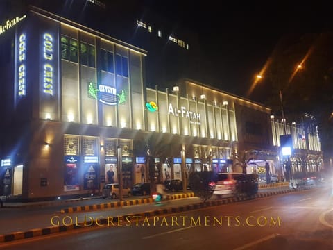 Property building, Night, People, Spa and wellness centre/facilities, Fitness centre/facilities, Business facilities, Evening entertainment, On site, Text overlay, City view, Street view, Entertainment, Location, group of guests, Parking