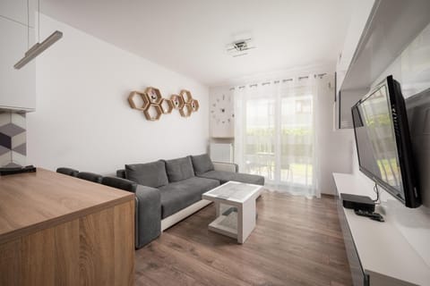 Communal lounge/ TV room, TV and multimedia, Living room, Seating area, Evening entertainment
