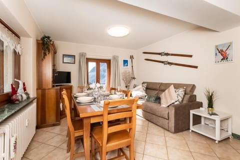 Communal lounge/ TV room, Dining area