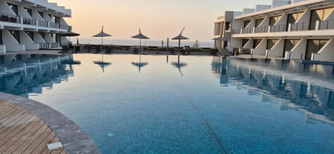 Pool view, Swimming pool, sunbed