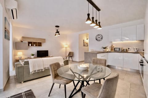 Living room, Dining area, kitchen