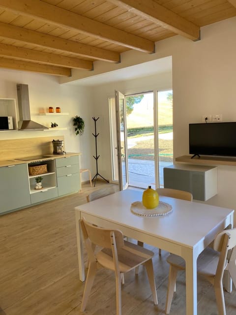 TV and multimedia, Kitchen or kitchenette, Dining area