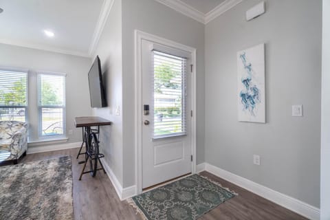 Urban Vista & Flat - Family Friendly, Downtown Pensacola House in Pensacola