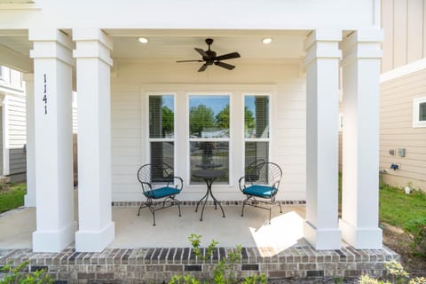 Urban Vista & Flat - Family Friendly, Downtown Pensacola House in Pensacola