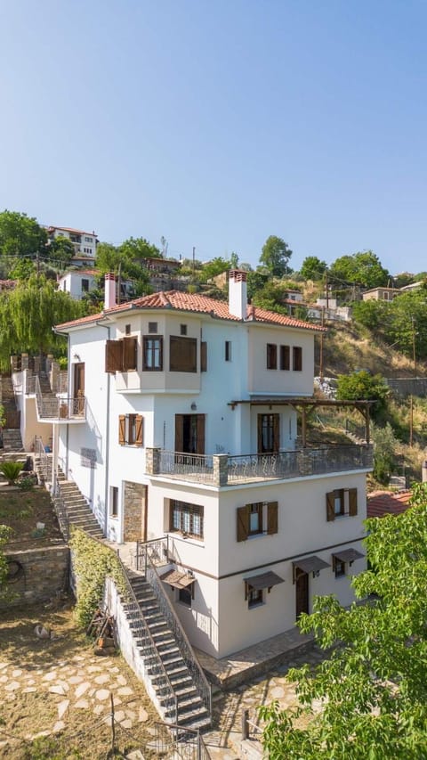 Under Villa J Villa in Magnesia Prefecture, Greece