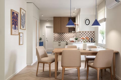 Dining area, kitchen