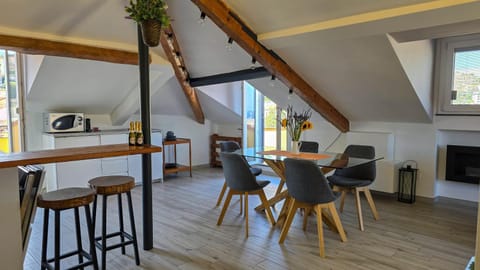 Kitchen or kitchenette, Living room, Seating area, Dining area, pet friendly