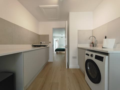 Kitchen or kitchenette, stove, washing machine
