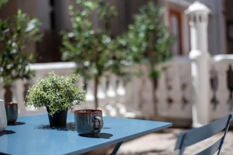 Patio, Day, Time of day, Inner courtyard view, furniture