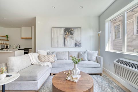 Stay Portland - Private Floor in Magazine Worthy Humboldt Apt Bldg Apartment in Portland