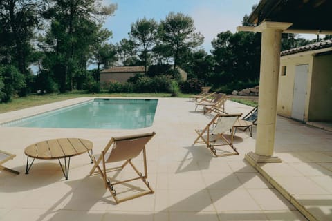 Swimming pool, sunbed