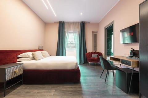 Bedroom, minibar