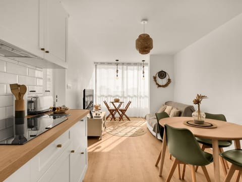 TV and multimedia, Coffee/tea facilities, Living room, Beach, Parking, dishwasher, heating, internet, oven, stove, toaster, washing machine