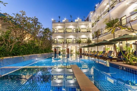 Swimming pool, Swimming pool