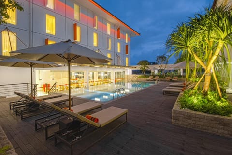 Facade/entrance, Swimming pool