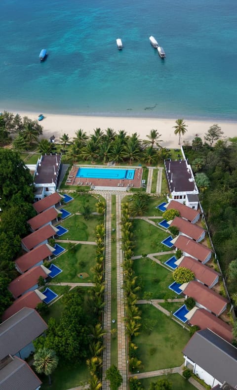 Property building, Restaurant/places to eat, Natural landscape, Bird's eye view, Beach, Pool view, Sea view, Swimming pool, Breakfast