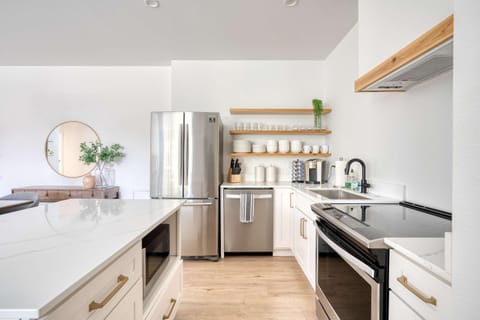 Stay Portland - Stylish Luxe Suite N Williams & Alberta Districts Apartment in Portland