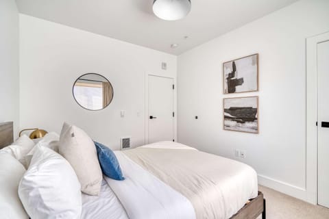 Stay Portland - Stylish Luxe Suite N Williams & Alberta Districts Apartment in Portland