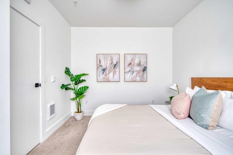 Stay Portland - Stylish Luxe Suite N Williams & Alberta Districts Apartment in Portland