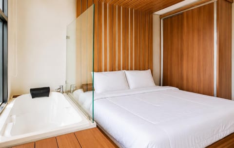 Bed, Photo of the whole room, Bedroom, Bath, wardrobe