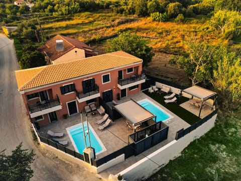 Property building, Day, Natural landscape, Swimming pool, sunbed
