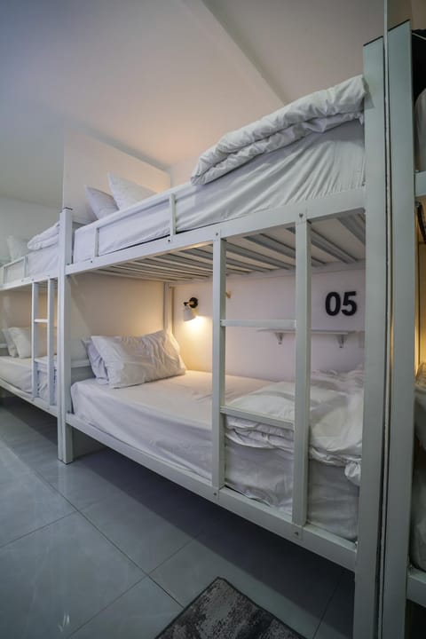 Photo of the whole room, bunk bed, towels