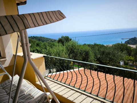 View (from property/room), Balcony/Terrace, Sea view