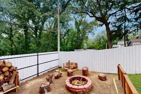 2 Mi to Beach! Hot Tub Haven in Michigan City House in Michigan City