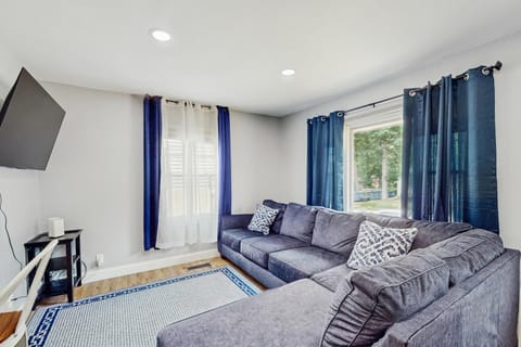 2 Mi to Beach! Hot Tub Haven in Michigan City House in Michigan City