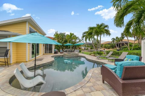 Property building, Swimming pool, Swimming pool, sunbed