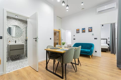 Shower, Sauna, Bathroom, Living room, Seating area, air conditioner