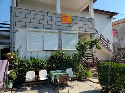 Property building, Garden, Balcony/Terrace, Garden view