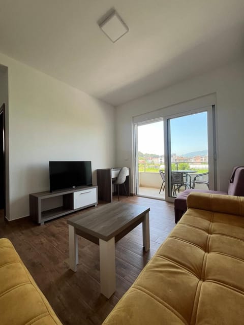 Communal lounge/ TV room, TV and multimedia, Living room, Seating area