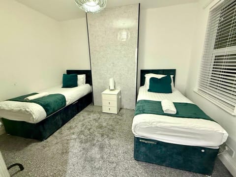 Cozy Haven near Glenfield & LRI Hospitals Apartment in Leicester