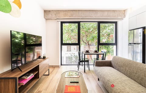 TV and multimedia, Living room, Seating area, Dining area