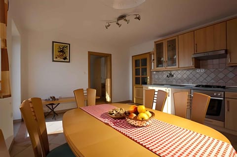 Summer, Kitchen or kitchenette