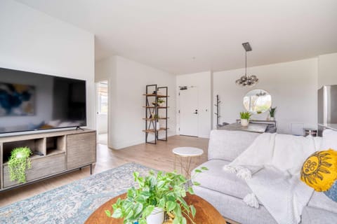 Stay Portland - The Cascadia Retreat - Luxury Home - 90 WalkScore Apartment in Portland