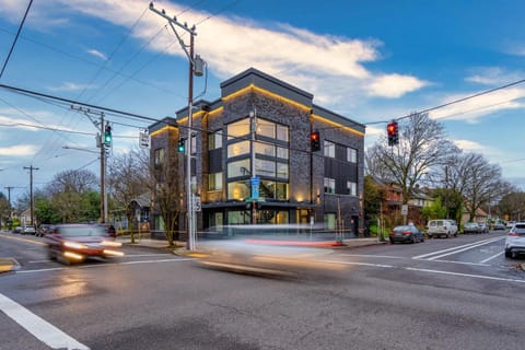 Stay Portland - The Cascadia Retreat - Luxury Home - 90 WalkScore Apartment in Portland
