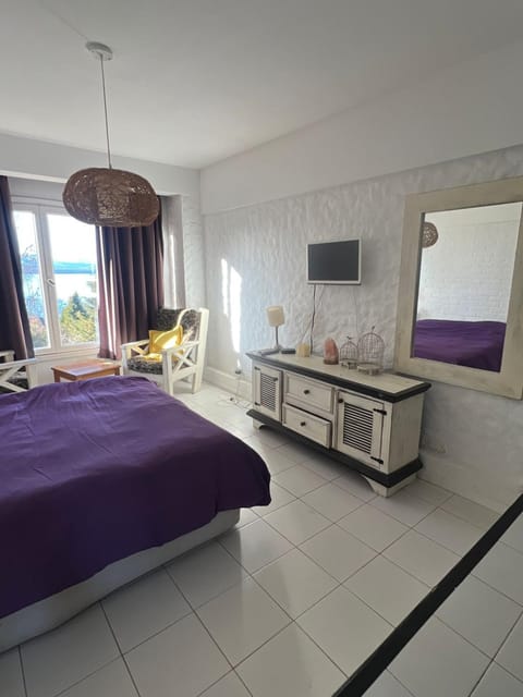 Bed, Bedroom, Lake view, Sunrise