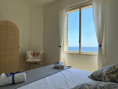 Bed, Natural landscape, Photo of the whole room, Bedroom, Sea view, towels