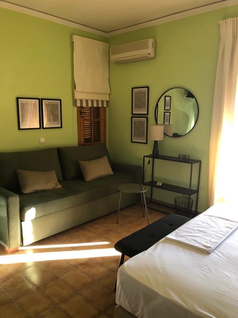 Living room, Seating area, air conditioner