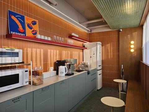 Kitchen or kitchenette, Kitchen or kitchenette