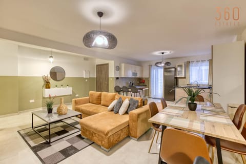 Kitchen or kitchenette, Living room, Seating area, Dining area