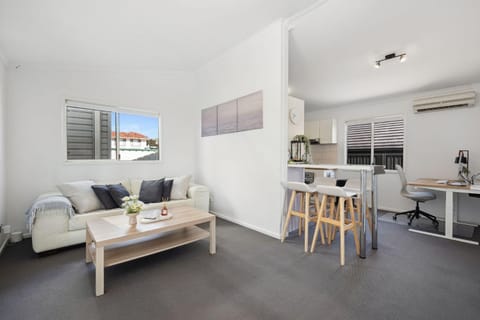 Living room, Seating area, Dining area, air conditioner